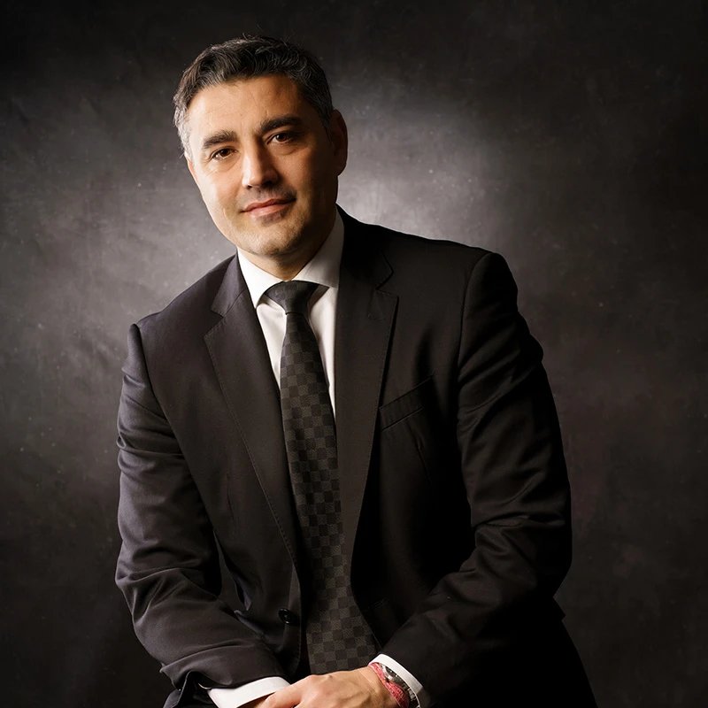 Portrait de Davy Lebelle, expert-comptable fondateur de Lebelle Expertise & Audit, Paris 7e